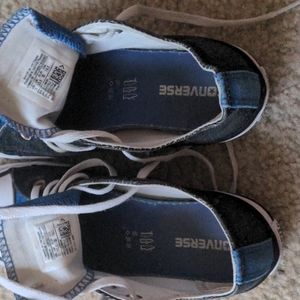 Converse boy/girls shoes